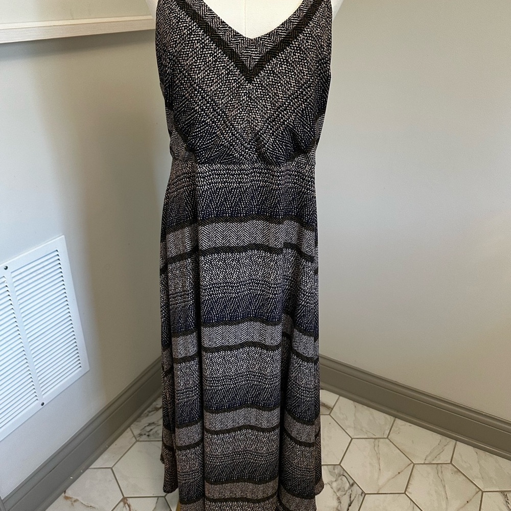 Valette Black and Gray Patterned V-Neck Maxi Dress
